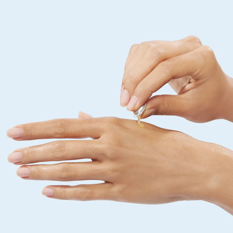 伊麗莎白雅頓光纖鑽白智慧淡斑美白膠囊質地輕盈絲滑好吸收。