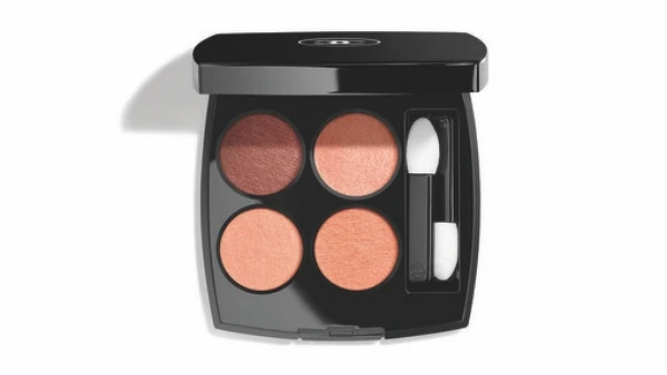 香奈兒2022珍珠光感限量彩妝系列四色眼影(#384夢境),NT2,380 香奈兒2022珍珠光感限量彩妝系列四色眼影(#384夢境),NT2,380