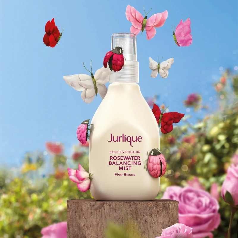 Jurlique茱莉蔻玫瑰活膚露2022花霧賦活限量版主視覺。 Jurlique茱莉蔻玫瑰活膚露2022花霧賦活限量版主視覺。