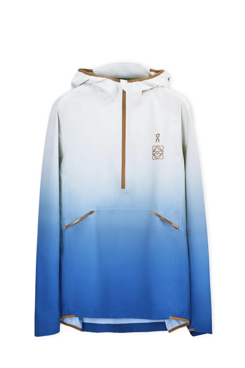 防水連帽上衣，售價NT$30,000