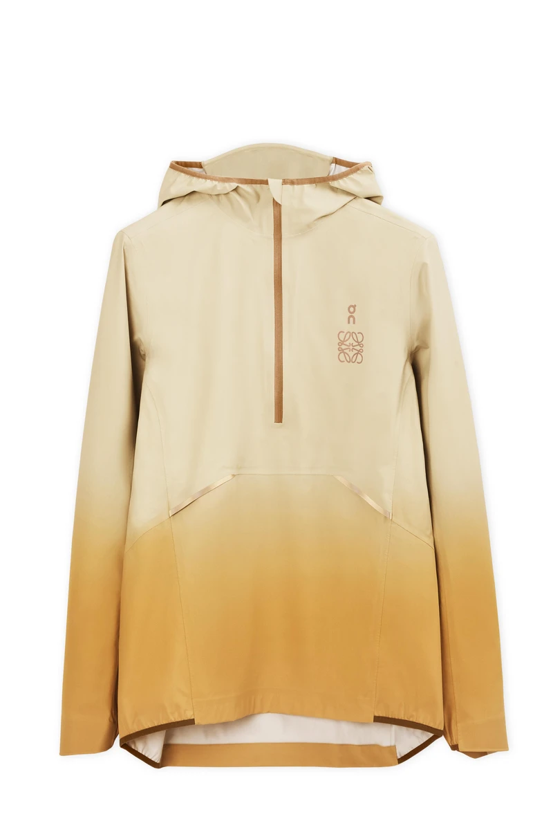 防水連帽上衣，售價NT$30,000