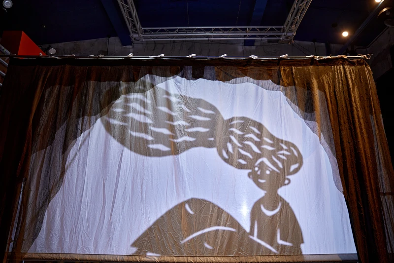 無獨有偶劇團以光影戲概念,製作舞台道具和戲偶 無獨有偶劇團以光影戲概念,製作舞台道具和戲偶