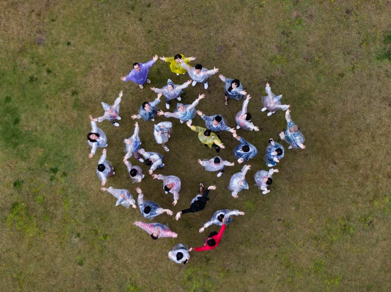 雲門出身的微光製造舞團與恆春在地媽媽共同編舞創作 雲門出身的微光製造舞團與恆春在地媽媽共同編舞創作