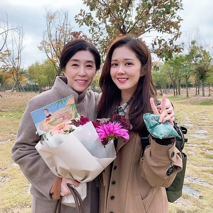 金美京曾在《Go Back夫婦》飾演張娜拉媽媽