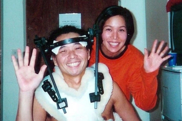 姜元來當年車禍與同為歌手的妻子金鬆樂觀面對，兩人相愛相戀超過30年