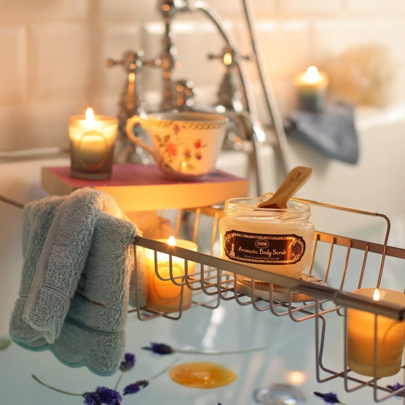 SABON薰衣草精油身體磨砂膏情境圖。