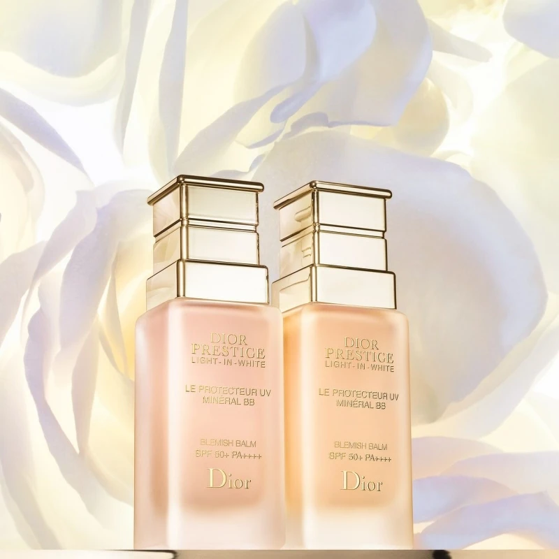 DIOR迪奧精萃再生光燦全效BB霜SPF 50+/PA++++情境圖。 DIOR迪奧精萃再生光燦全效BB霜SPF 50+/PA++++情境圖。