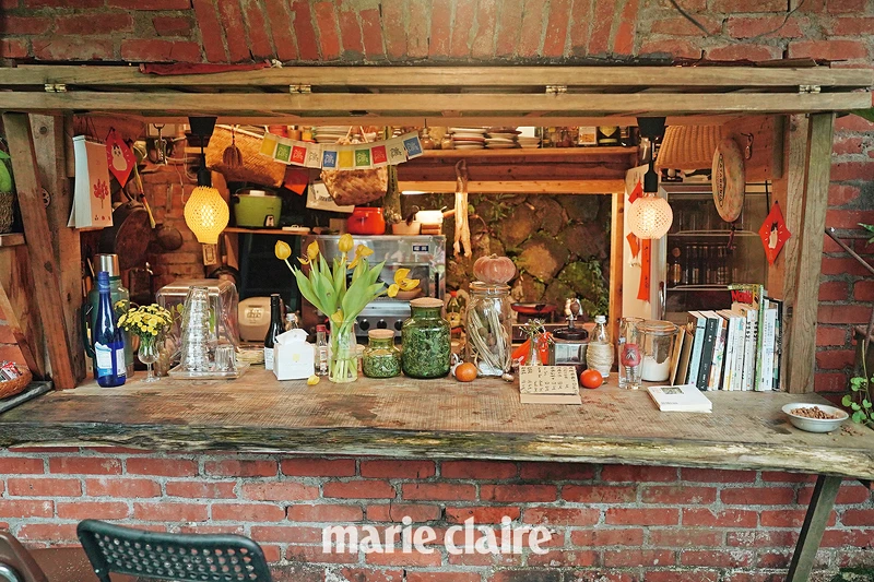 一樓廚房前有吧台座位,也是點餐處。 一樓廚房前有吧台座位,也是點餐處。