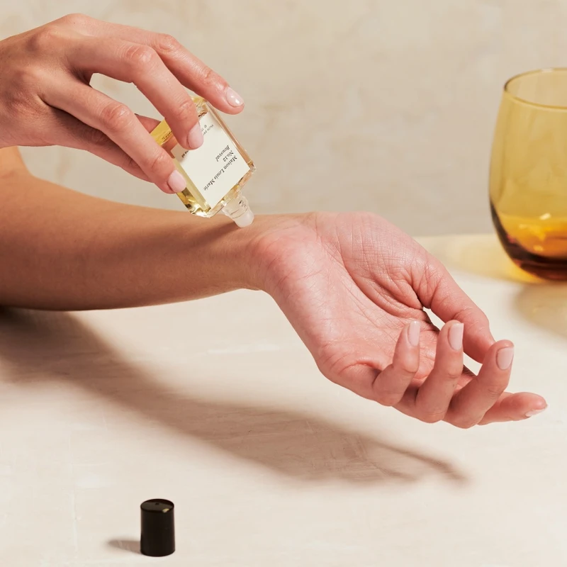 Maison Louis Marie滾珠香氛油情境圖。 Maison Louis Marie滾珠香氛油情境圖。