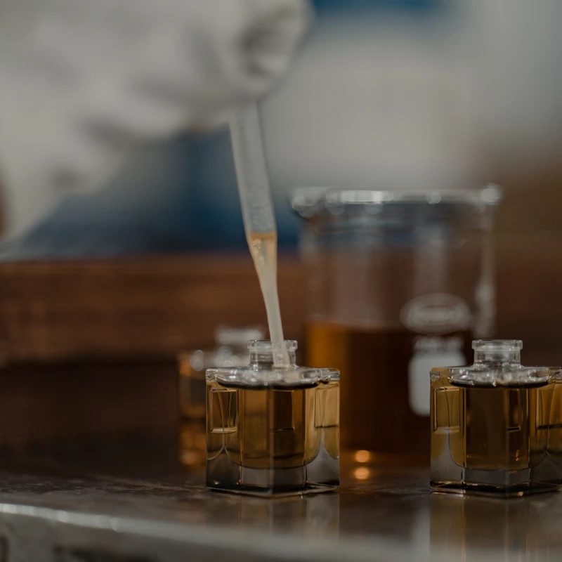 AMOUAGE ATTARS工廠照。