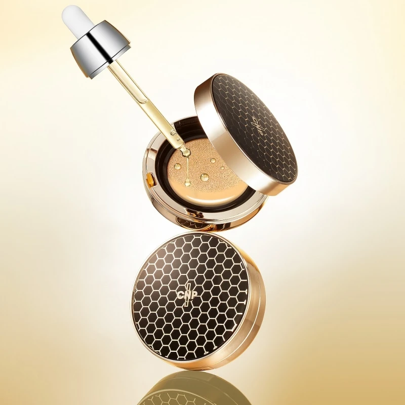 CNP Laboratory蜂膠能量彈潤氣墊粉餅SPF50+/PA+++(兩色)15g+補充盒，NT1,350。
