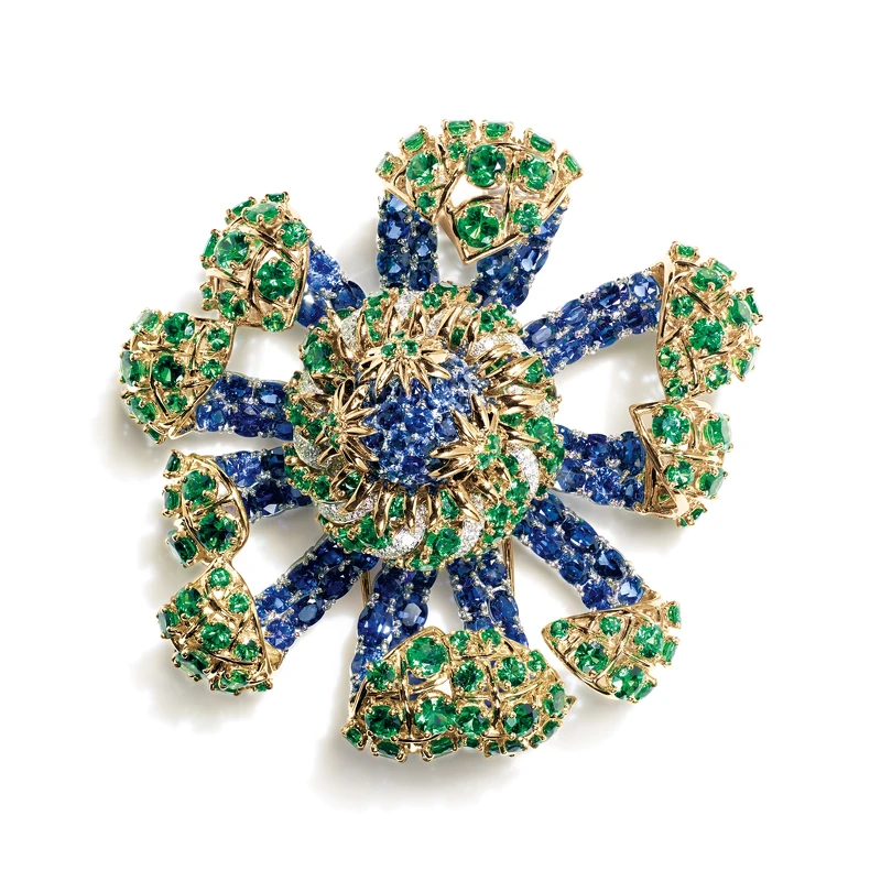 Tiffany & Co. Schlumberger Sea Anemone 鉑金與18K金胸針, 鑲嵌總重逾26克拉的橢圓形及圓形藍寶石及總重逾17克拉的沙弗萊石及圓形明亮式鑽石 Tiffany & Co. Schlumberger Sea Anemone 鉑金與18K金胸針, 鑲嵌總重逾26克拉的橢圓形及圓形藍寶石及總重逾17克拉的沙弗萊石及圓形明亮式鑽石