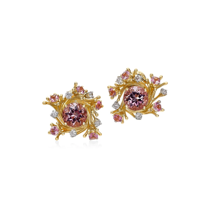 Tiffany & Co. Schlumberger鉑金與18K金鑲嵌總重逾6.34克拉摩根石與鑽石耳環 Tiffany & Co. Schlumberger鉑金與18K金鑲嵌總重逾6.34克拉摩根石與鑽石耳環