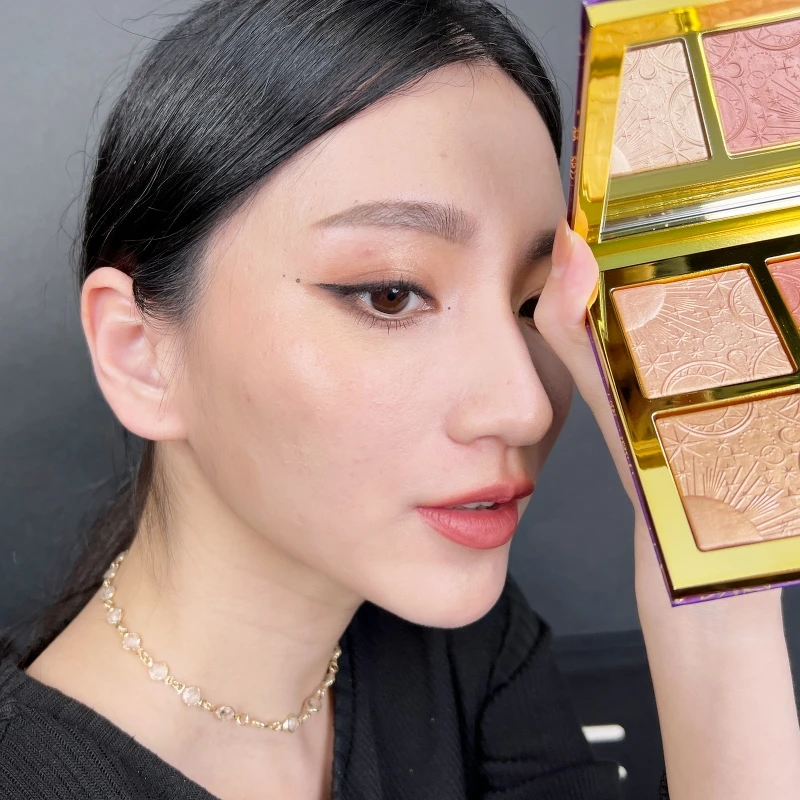 M.A.C月夜星辰系列四色打亮盤實擦。 M.A.C月夜星辰系列四色打亮盤實擦。