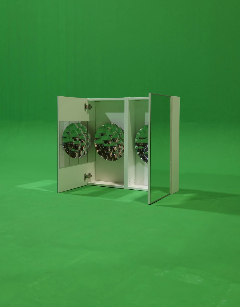 《女王的化妝櫃》 《女王的化妝櫃》