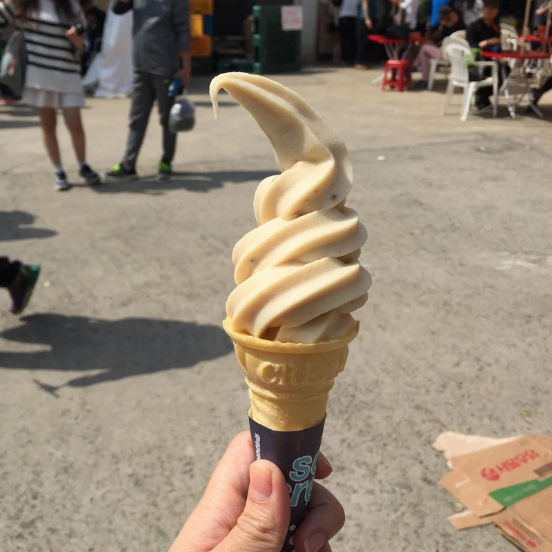 韓國光陽梅花村特有的梅子冰淇淋。 韓國光陽梅花村特有的梅子冰淇淋。