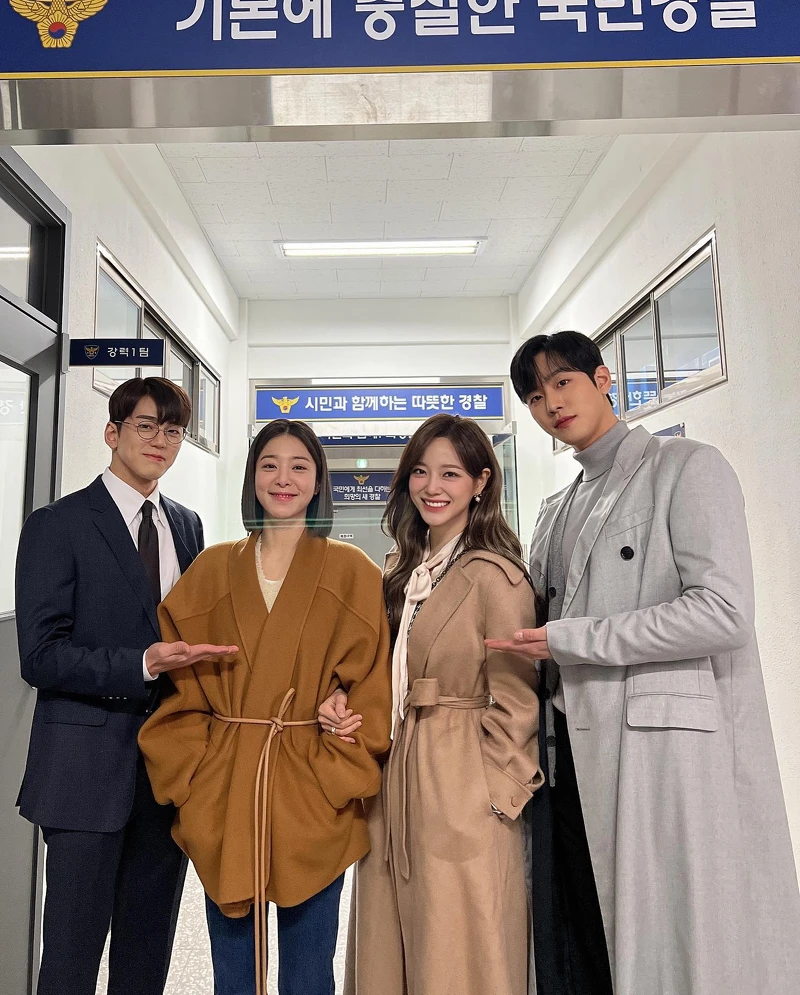 金世正與《社內相親》主演群