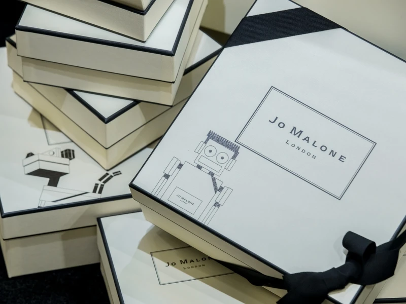 Jo Malone London JoBots限量禮盒包裝服務。