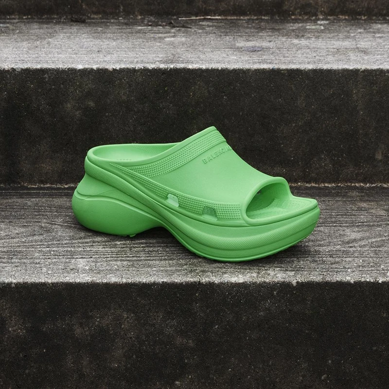 Balenciaga X Crocs Pool拖鞋,NT$15,900