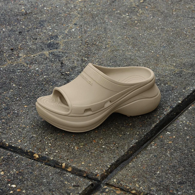 Balenciaga X Crocs Pool拖鞋,NT$15,900