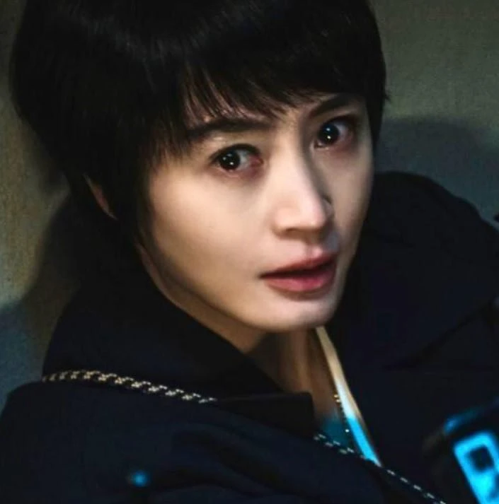 金惠秀在《富豪辯護人》也有令人淚目的親人戲碼