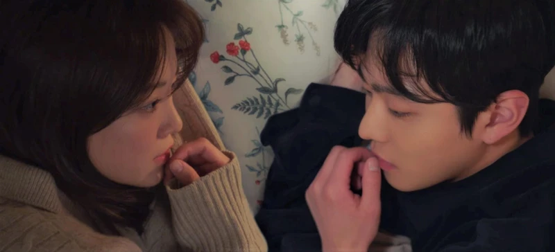 《社內相親》始祖鳥CP嘴唇擦撞後...