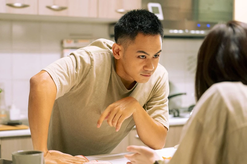 ▲▼李淳演出廚師，大秀自己的廚藝。（圖／中天提供）