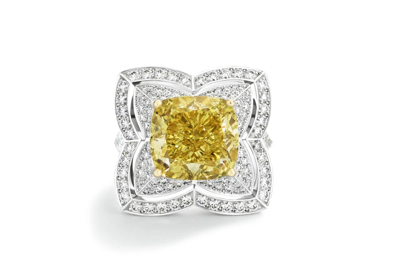Lotus 枕形切割艷彩黃鑽高級珠寶戒指(10.10克拉)