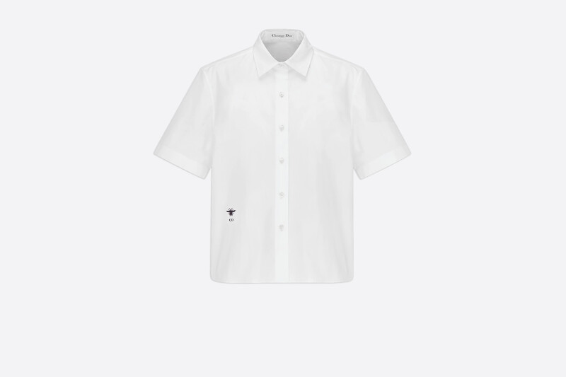 DIOR 蜜蜂刺繡短袖短版白襯衫,價格店洽。 DIOR 蜜蜂刺繡短袖短版白襯衫,價格店洽。