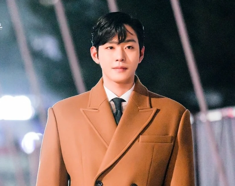 安孝燮箭領大衣氣勢強 安孝燮箭領大衣氣勢強