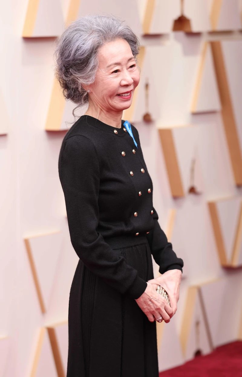 2022奧斯卡紅毯珠寶穿搭造型:尹汝貞(Yuh-Jung Youn) 2022奧斯卡紅毯珠寶穿搭造型:尹汝貞(Yuh-Jung Youn)