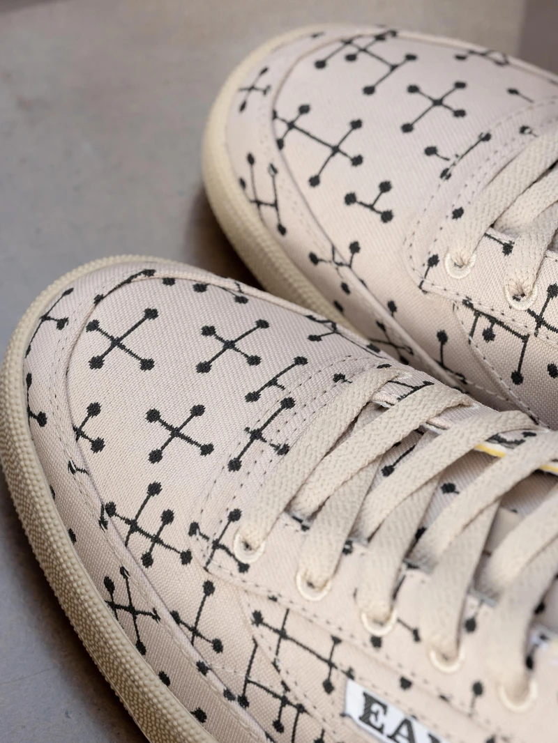 《Dot Pattern》Club C,售價NT$3,250,預計3/30上市 《Dot Pattern》Club C,售價NT$3,250,預計3/30上市