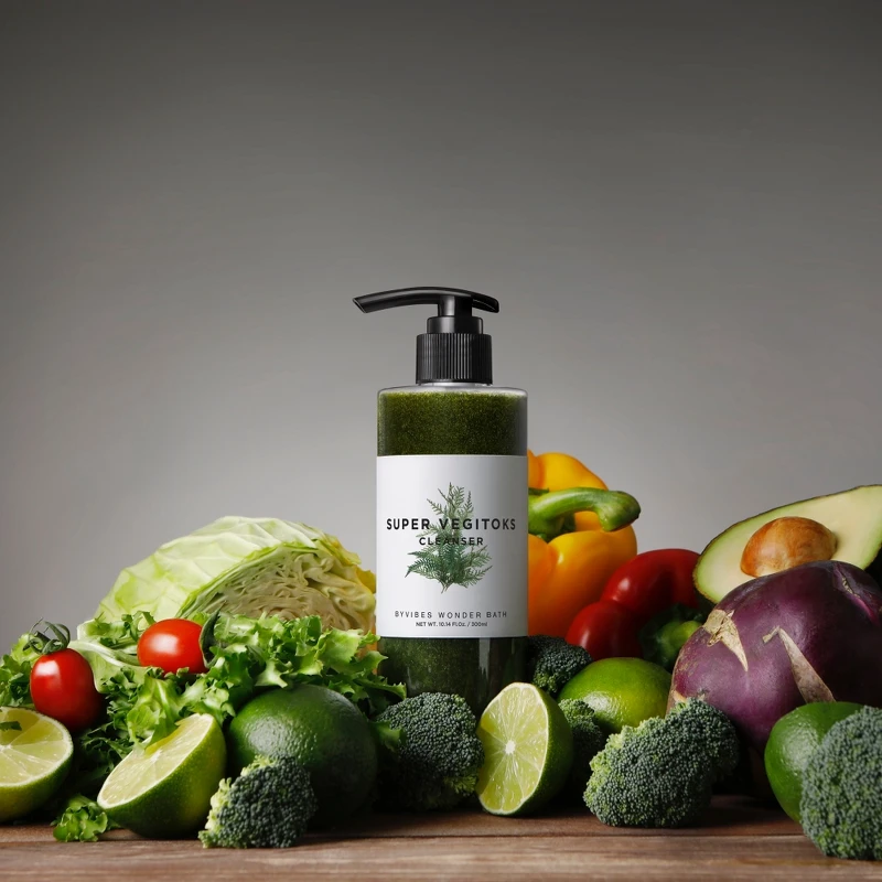 Wonder Bath蔬果精華自動發泡洗卸潔顏露官方形象照主視覺。 Wonder Bath蔬果精華自動發泡洗卸潔顏露官方形象照主視覺。