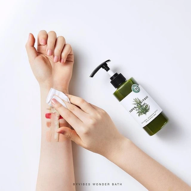 Wonder Bath蔬果精華自動發泡洗卸潔顏露形象照。 Wonder Bath蔬果精華自動發泡洗卸潔顏露形象照。