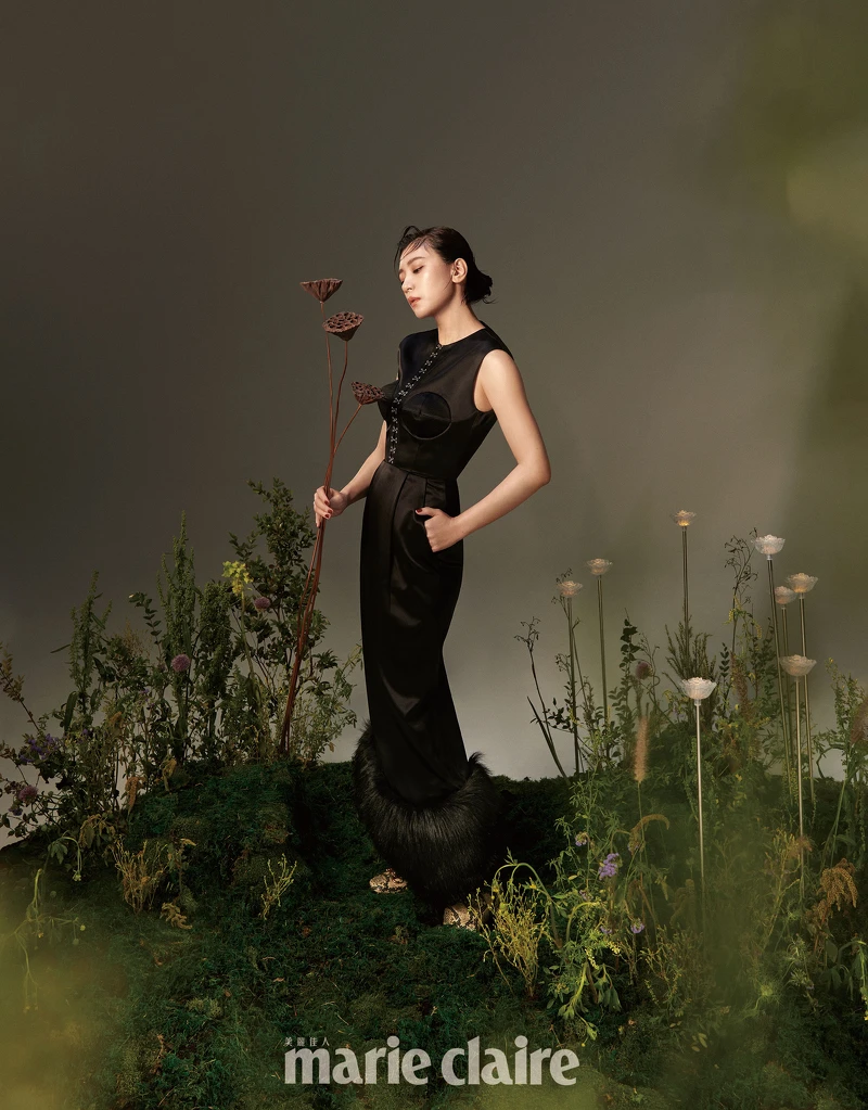 黑色刺繡洋裝,Gucci。 黑色刺繡洋裝,Gucci。