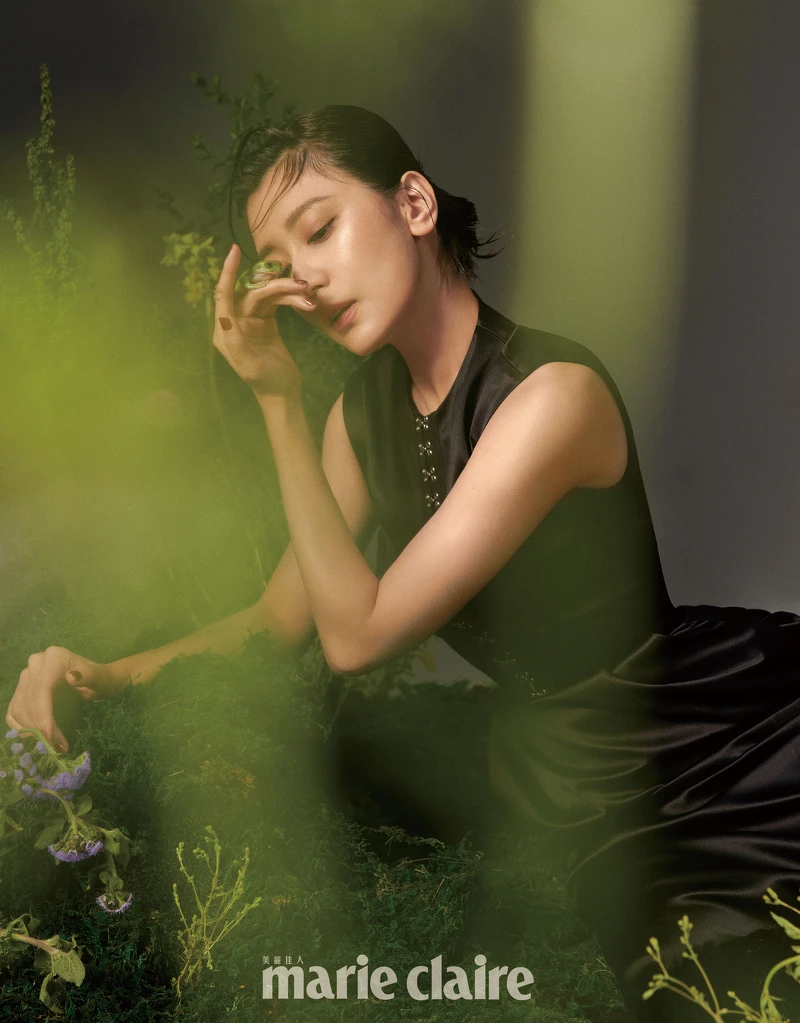 黑色刺繡洋裝,Gucci。 黑色刺繡洋裝,Gucci。