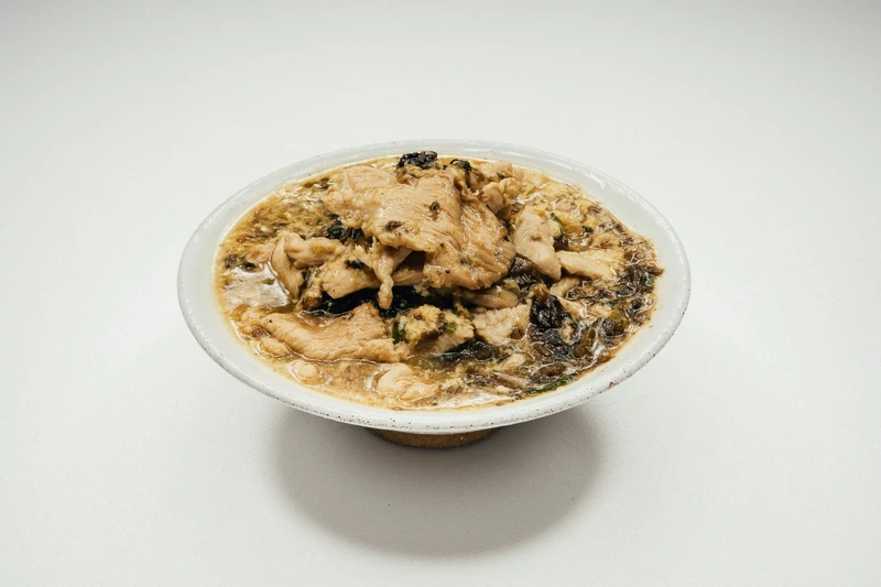 香椿滑蛋雞肉。 香椿滑蛋雞肉。