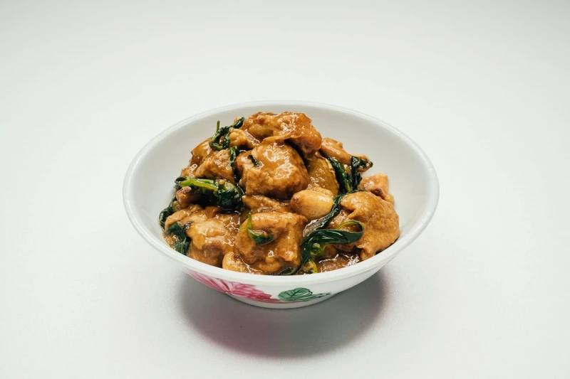 三杯塔香嫩雞。 三杯塔香嫩雞。