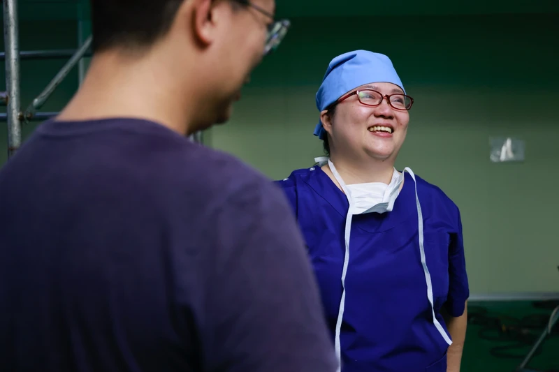 ▲▼小劉醫師讚嘆劇組專業程度,導演賴孟傑連心電圖音效都考究。(圖 / 牽猴子提供) ▲▼小劉醫師讚嘆劇組專業程度,導演賴孟傑連心電圖音效都考究。(圖 / 牽猴子提供)