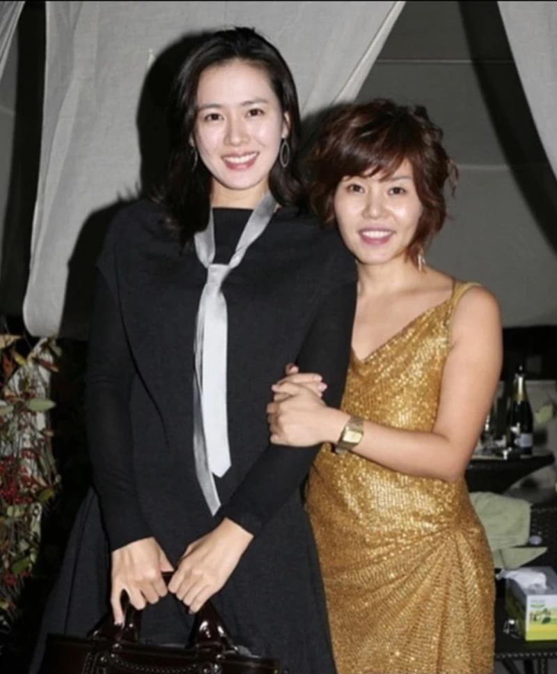 孫藝珍與妝髮師20年前合照 孫藝珍與妝髮師20年前合照