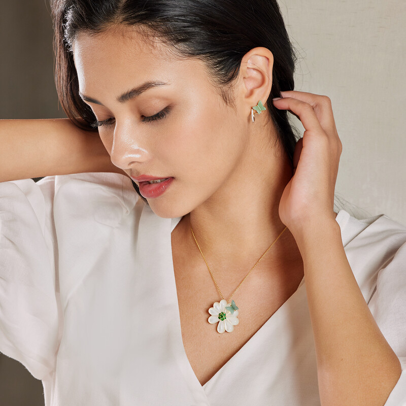 蝶舞耳環 售價台幣 77,800元起 