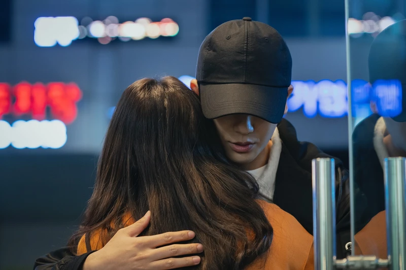 宣宇要進部隊當兵在告別時的那個擁抱，讓M編身邊瞬間冒出成堆的粉紅泡泡，恩秀不心空那宣宇粉替妳心空好了！