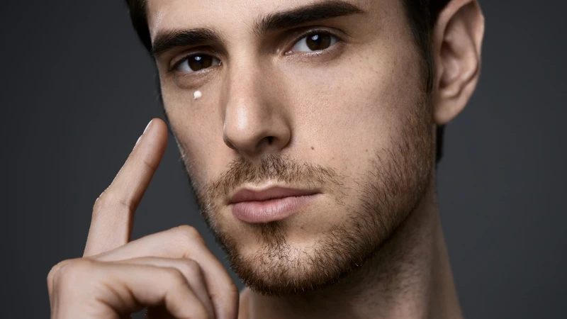 SHISEIDO MEN男人極致賦活眼霜質地。