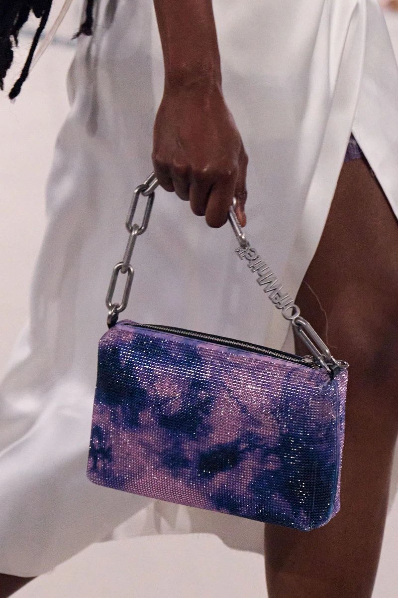 Off-White 紫色渲染鍊包，價格店洽。