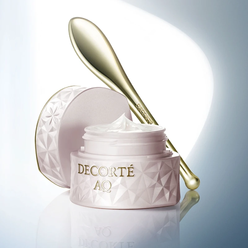 黛珂AQ甦活頸霜98g,NT4,650。 黛珂AQ甦活頸霜98g,NT4,650。