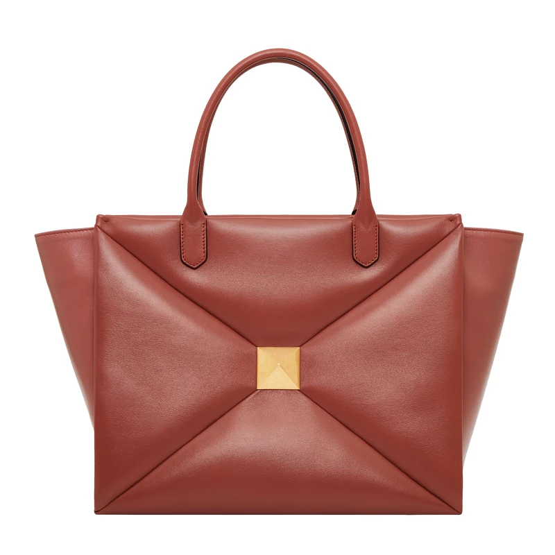 小羊皮大型提包,NT 116,500 小羊皮大型提包,NT 116,500