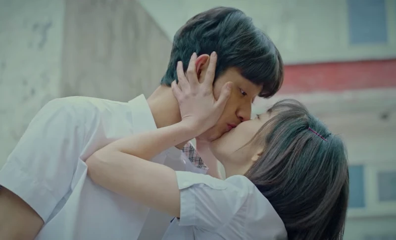 《我們的藍調時光》學生時代恩喜強吻漢修