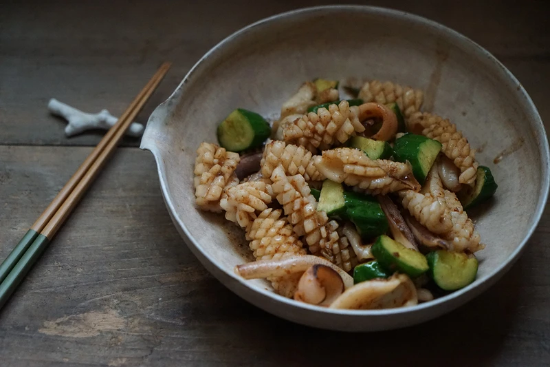 展現刀工的沙茶炒生花枝。 展現刀工的沙茶炒生花枝。