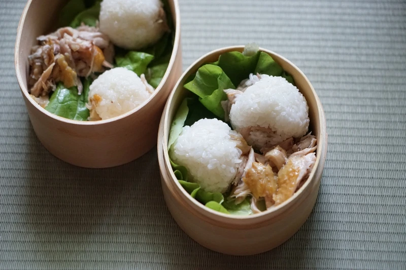 燻雞飯糰可以親子一同動手做。 燻雞飯糰可以親子一同動手做。