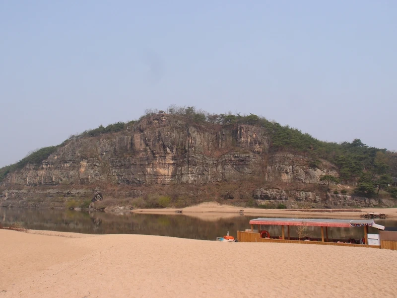 搭乘小渡船去對面的芙蓉臺。